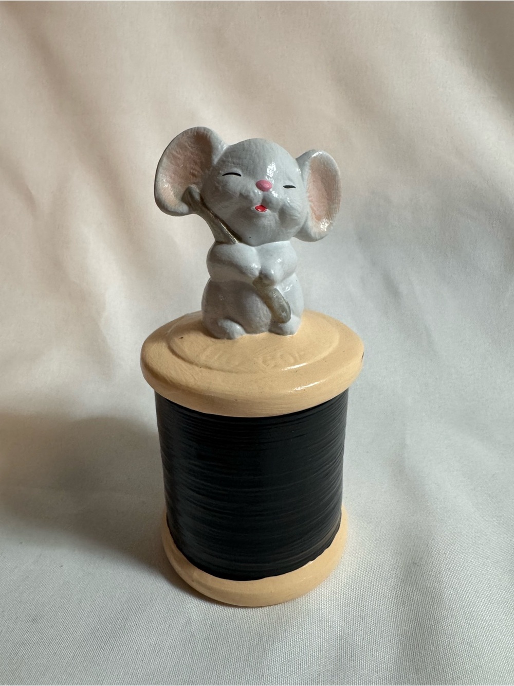 Vintage Hand Painted J.G. Coats Ceramic Mouse Thread Spool Trinket Box Decor